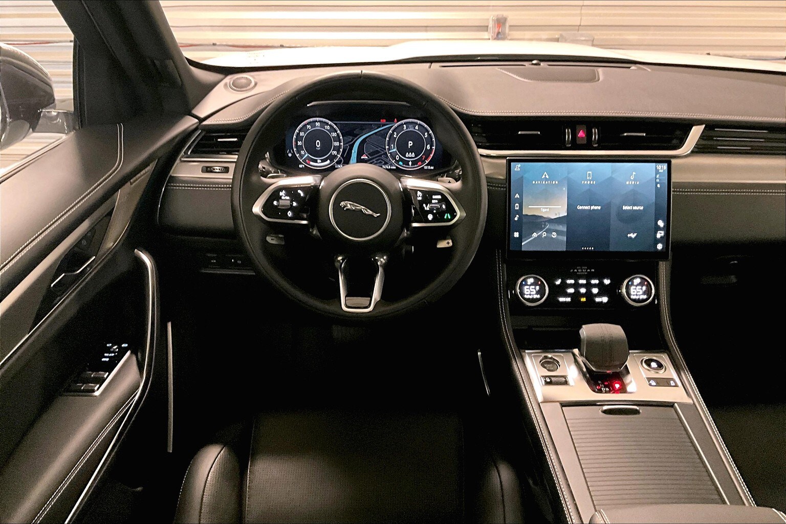 2024 Jaguar F-PACE R-Dynamic S photo 4