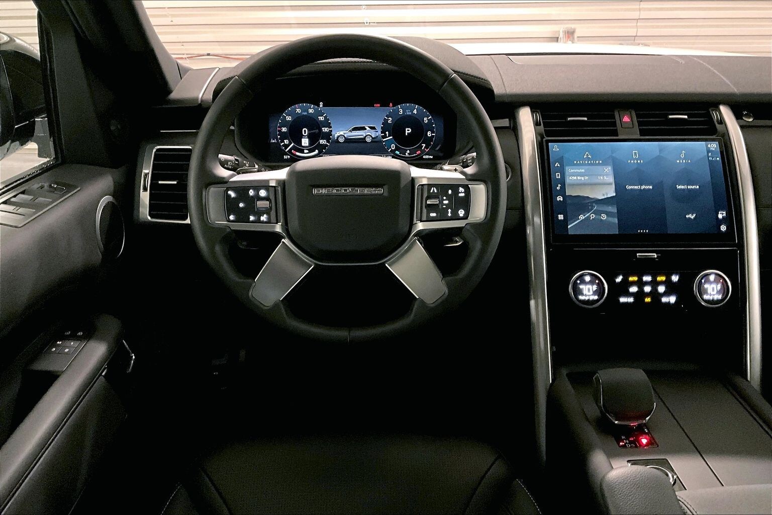 2025 Land Rover Discovery S photo 4