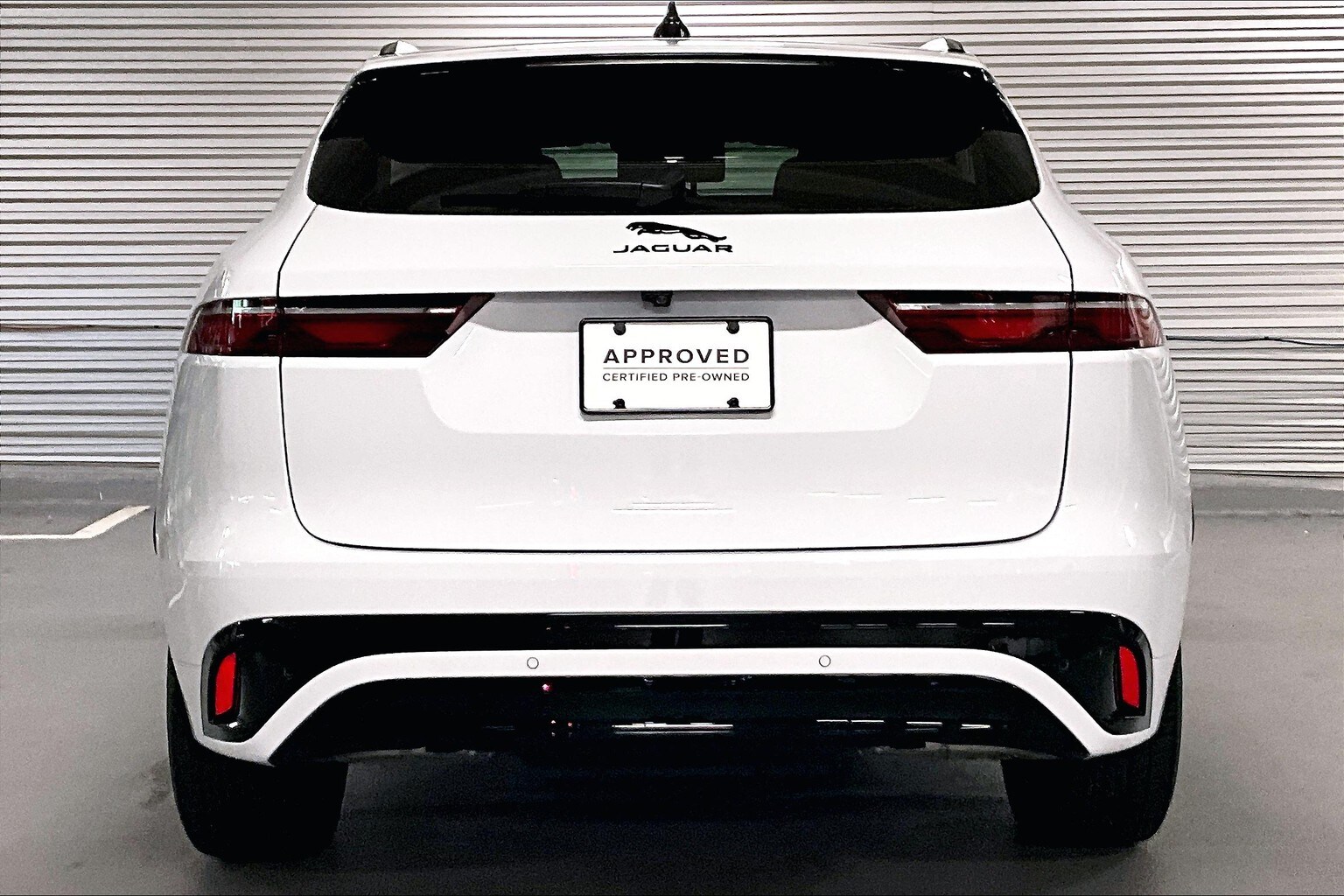 2025 Jaguar F-PACE R-Dynamic S photo 3