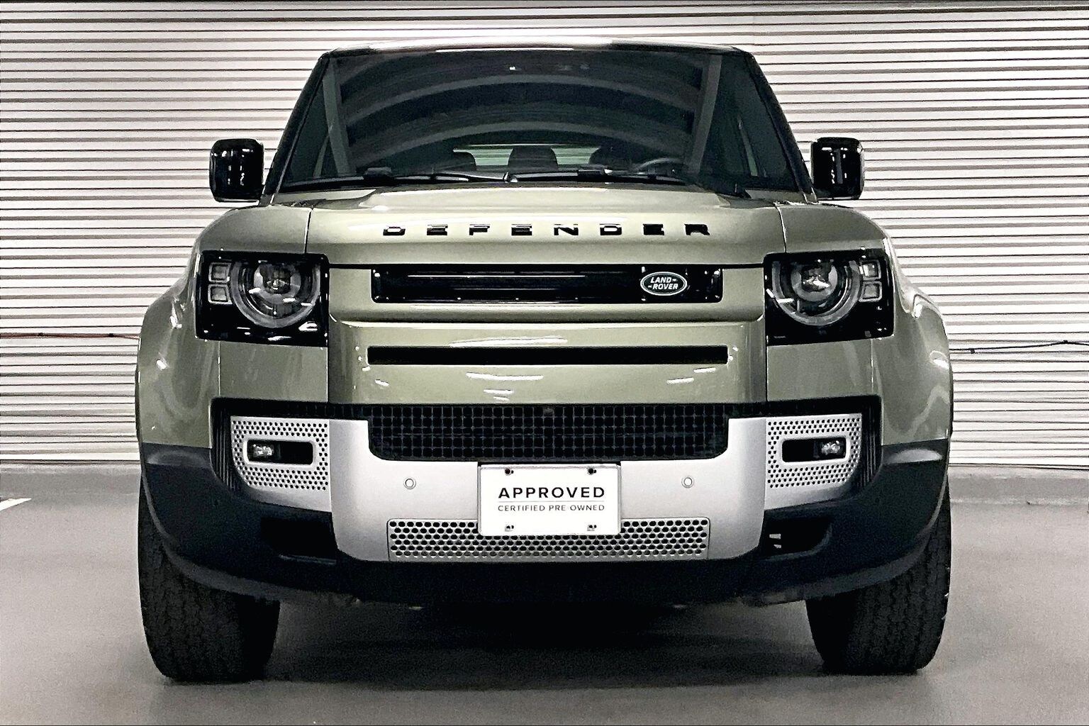 2025 Land Rover Defender 130 S photo 2