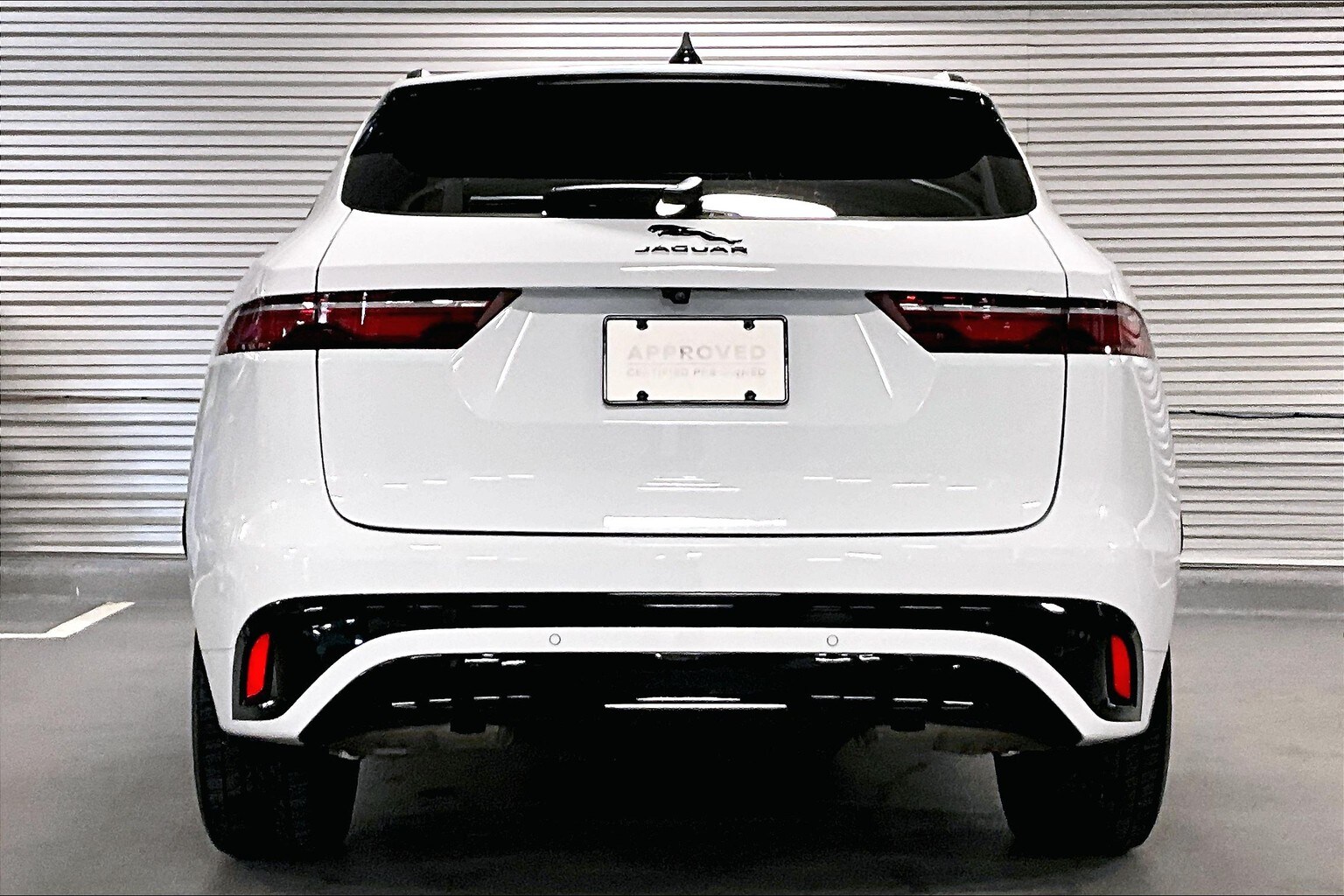 2025 Jaguar F-PACE P250 R-Dynamic S photo 3