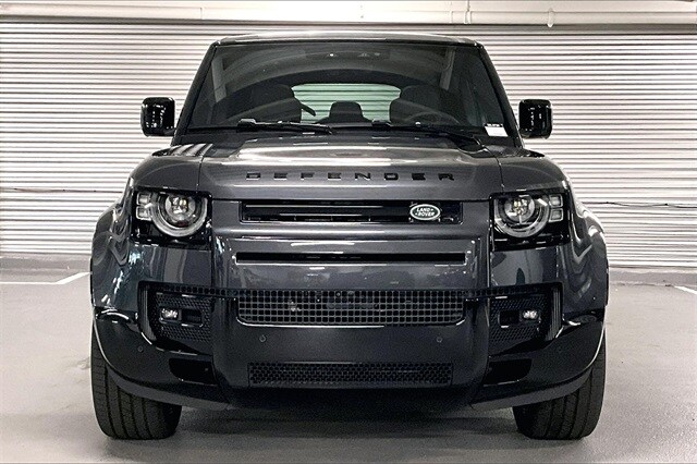 2025 Land Rover Defender 110 photo 2