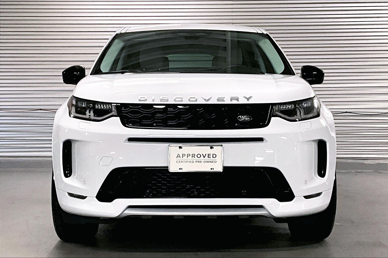 2025 Land Rover Discovery Sport S photo 2