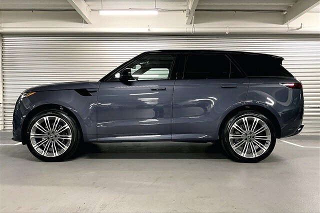 2025 Land Rover Range Rover Sport SE photo 3