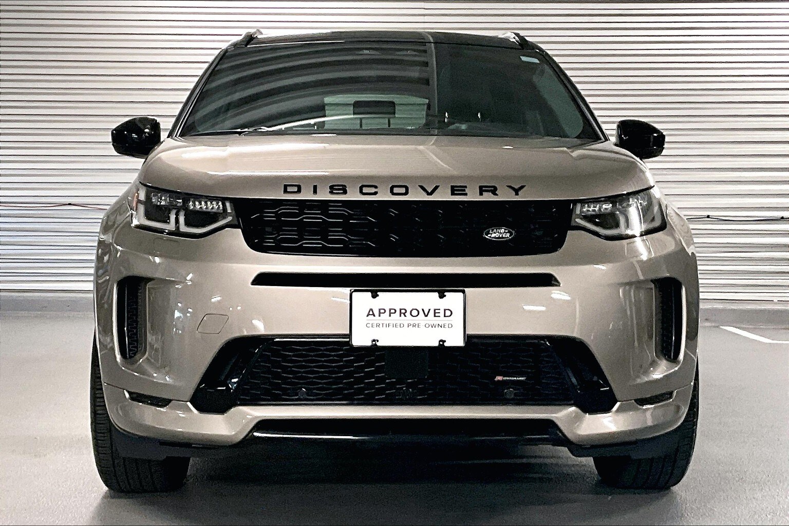 2022 Land Rover Discovery Sport SE R-Dynamic photo 2