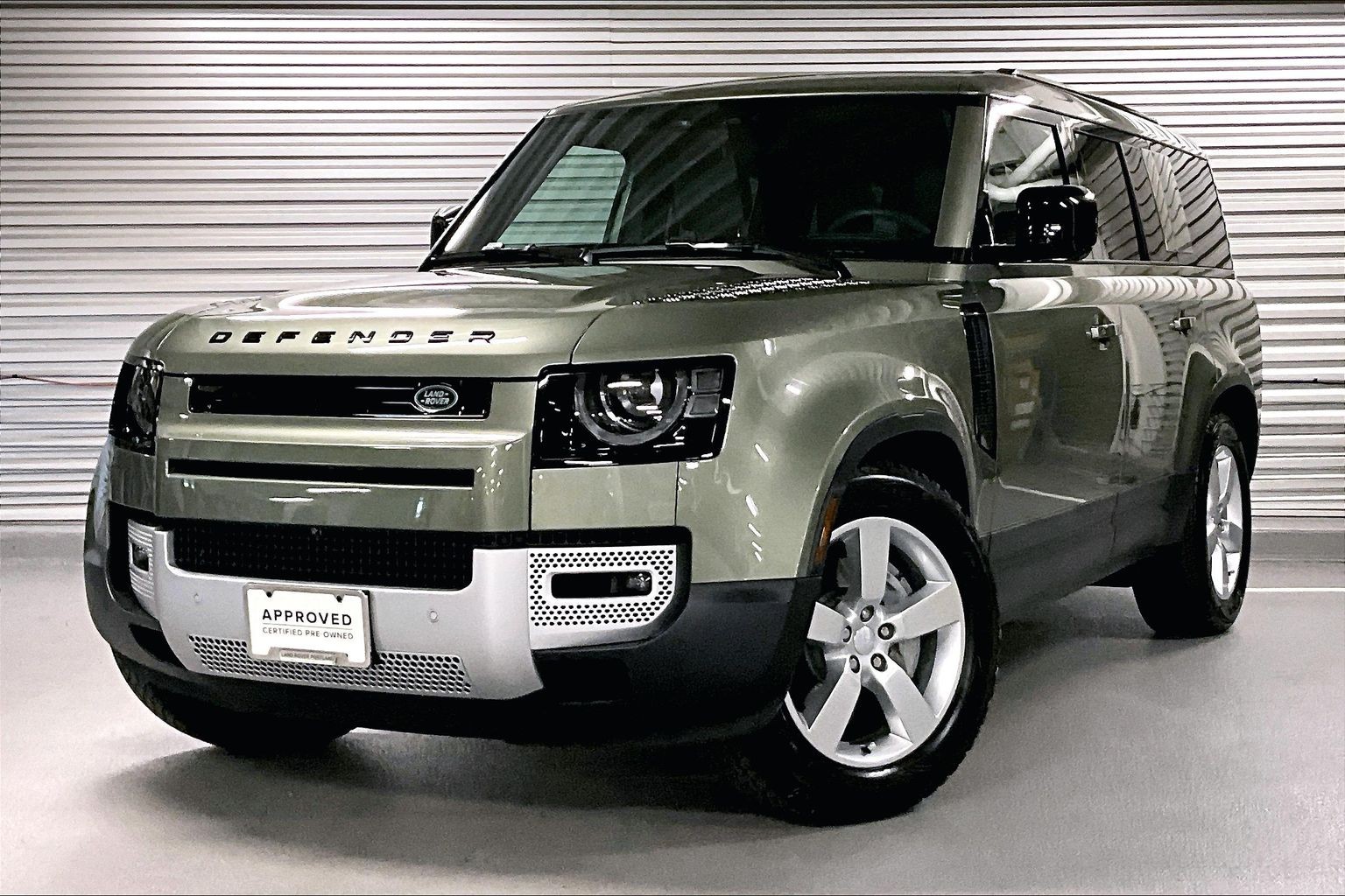 2025 Land Rover Defender 130 S P300's photo
