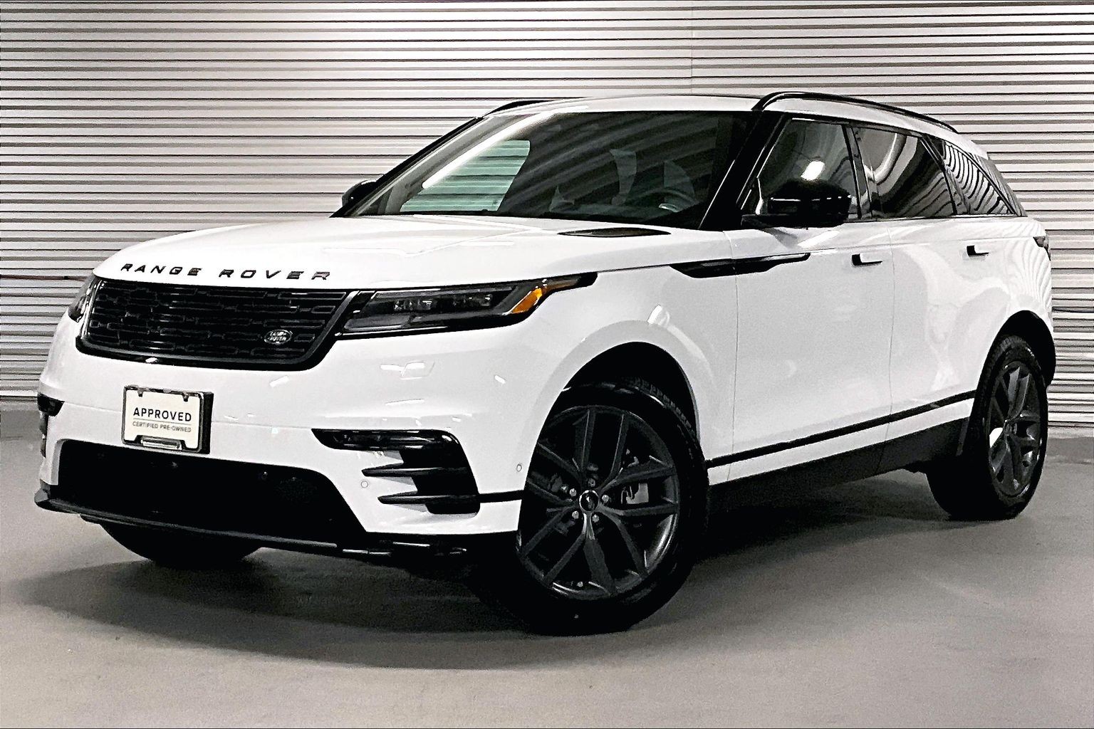 2026 Land Rover Range Rover Velar P250 Dynamic SE's photo