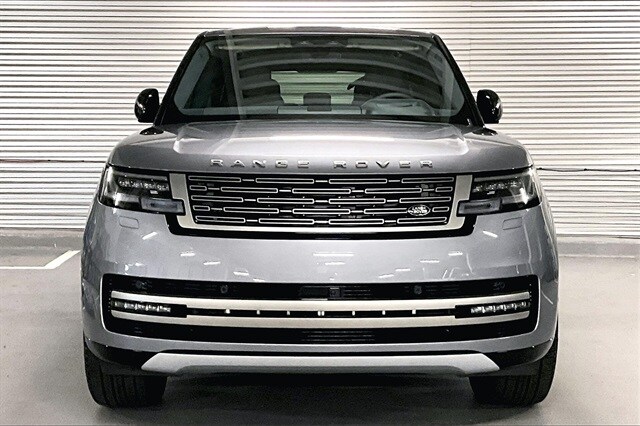 2025 Land Rover Range Rover SE photo 2