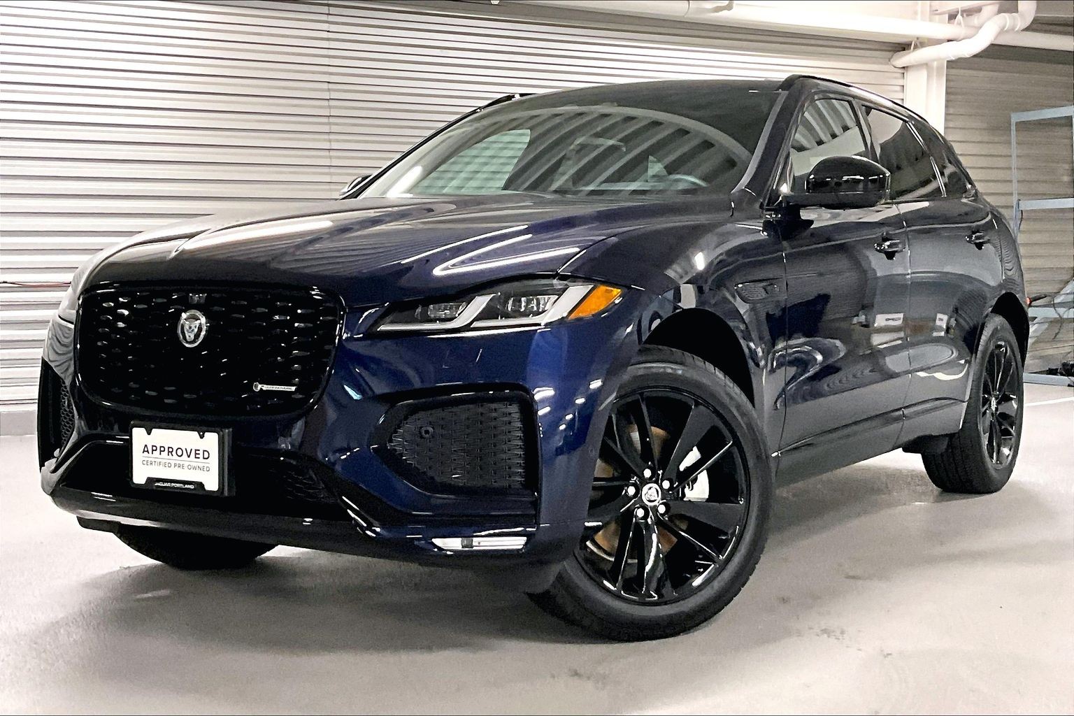 2025 Jaguar F-PACE R-Dynamic S's photo