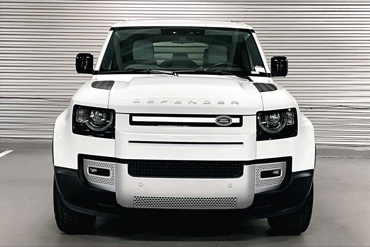 2025 Land Rover Defender 110 S photo 2