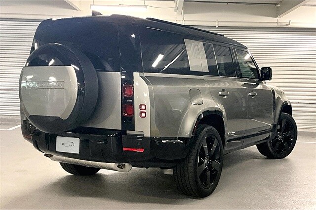 2025 Land Rover Defender 130 X-Dynamic SE photo 4