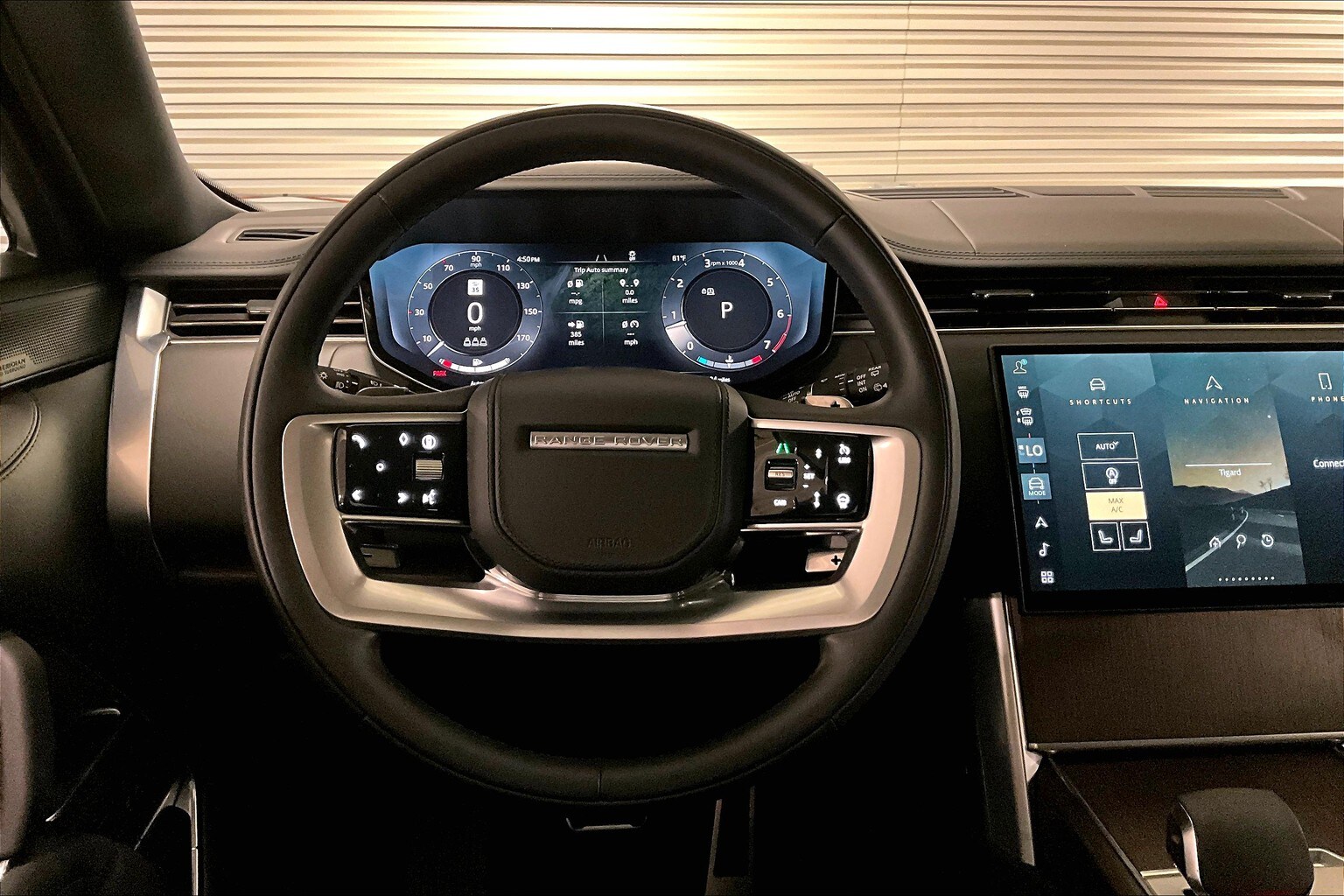 2025 Land Rover Range Rover SE photo 4
