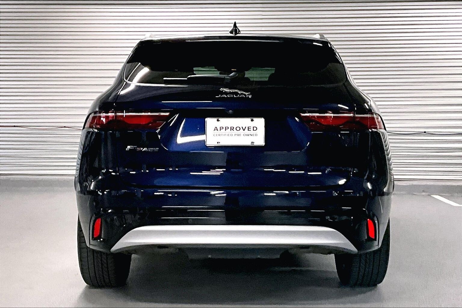 2023 Jaguar F-PACE P250 S photo 3