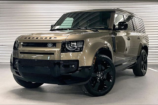 2025 Land Rover Defender 130 X-Dynamic SE P400's photo