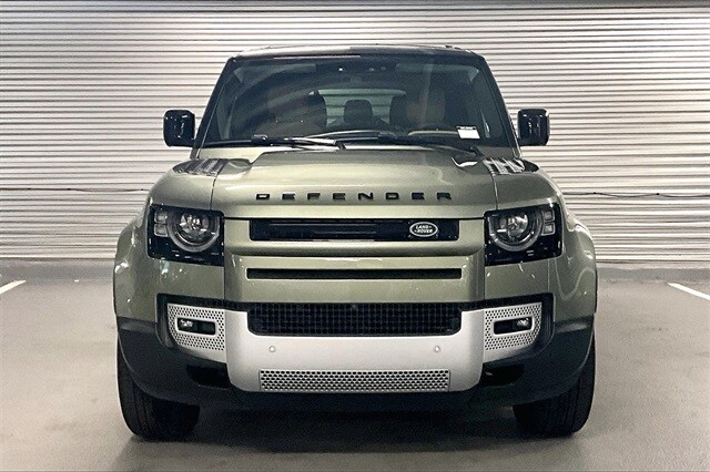 2025 Land Rover Defender 130 S photo 2