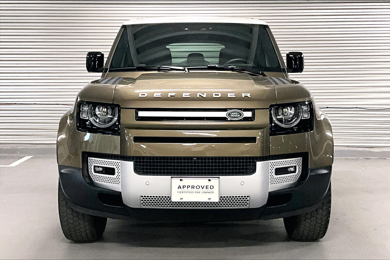 2024 Land Rover Defender 110 S photo 2