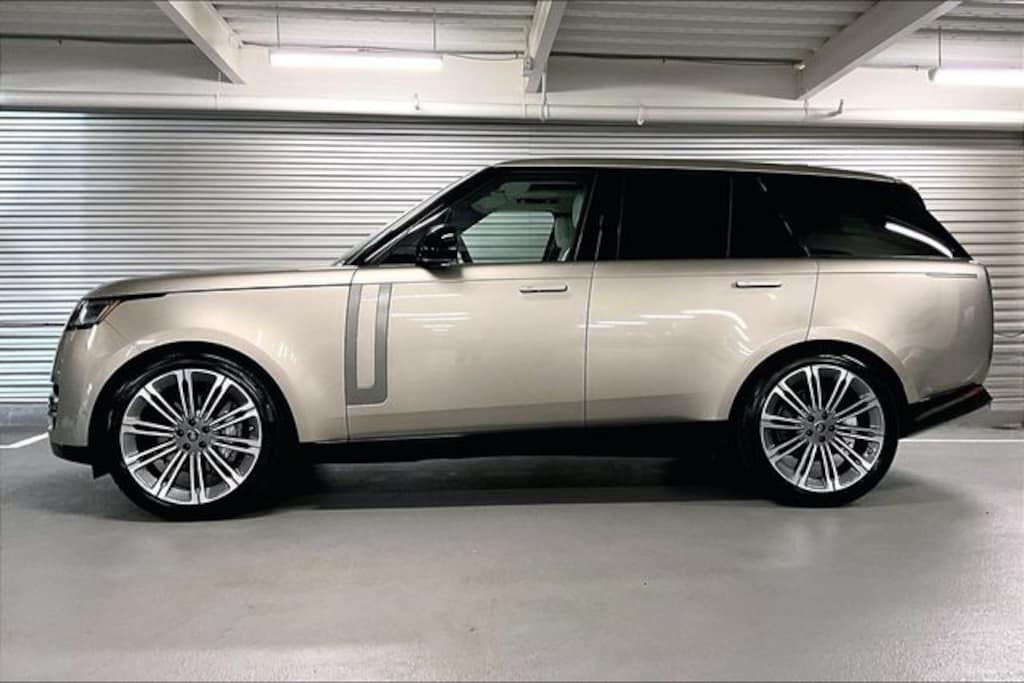 New 2025 Land Rover Range Rover SE 400PS SUV