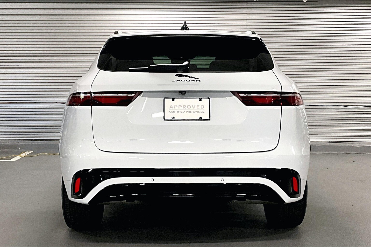 2025 Jaguar F-PACE P250 R-Dynamic S photo 3