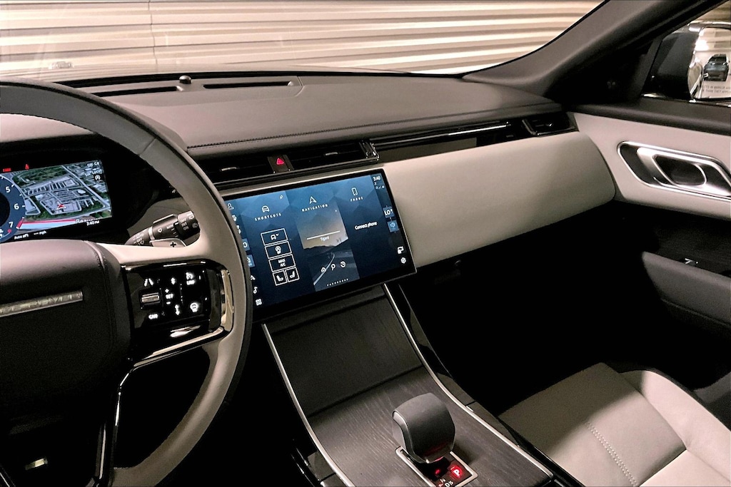 2026 Land Rover Range Rover Velar SE photo 4