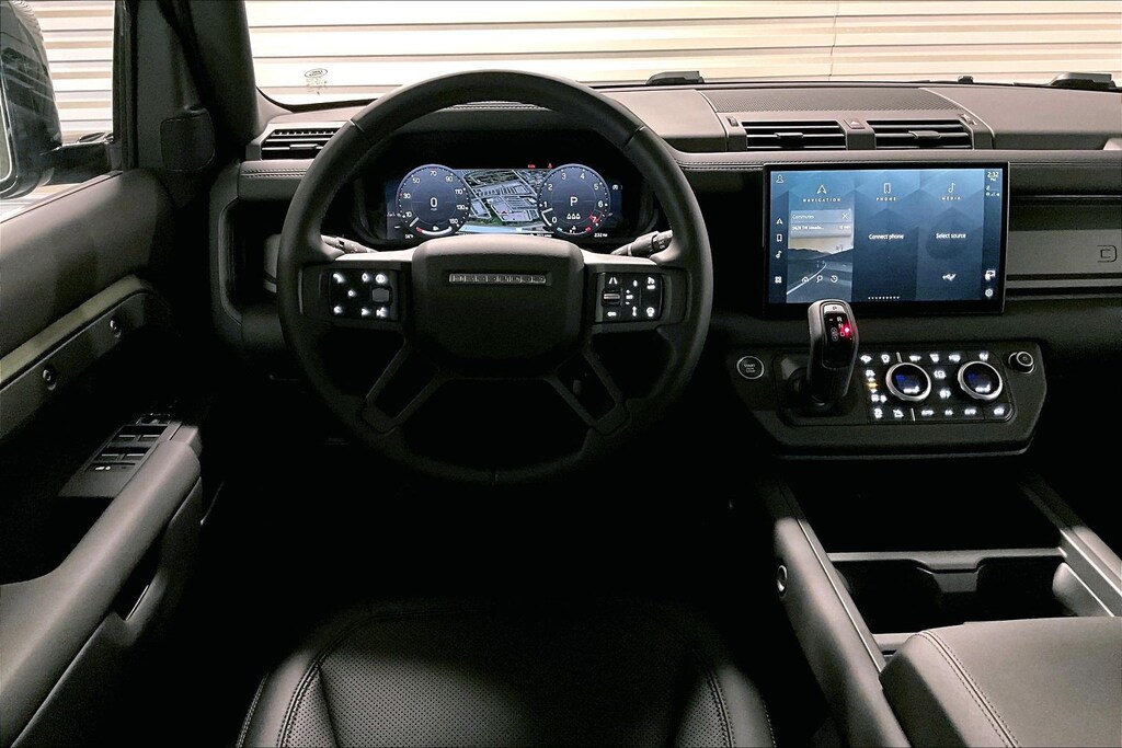 2025 Land Rover Defender 110 S photo 4