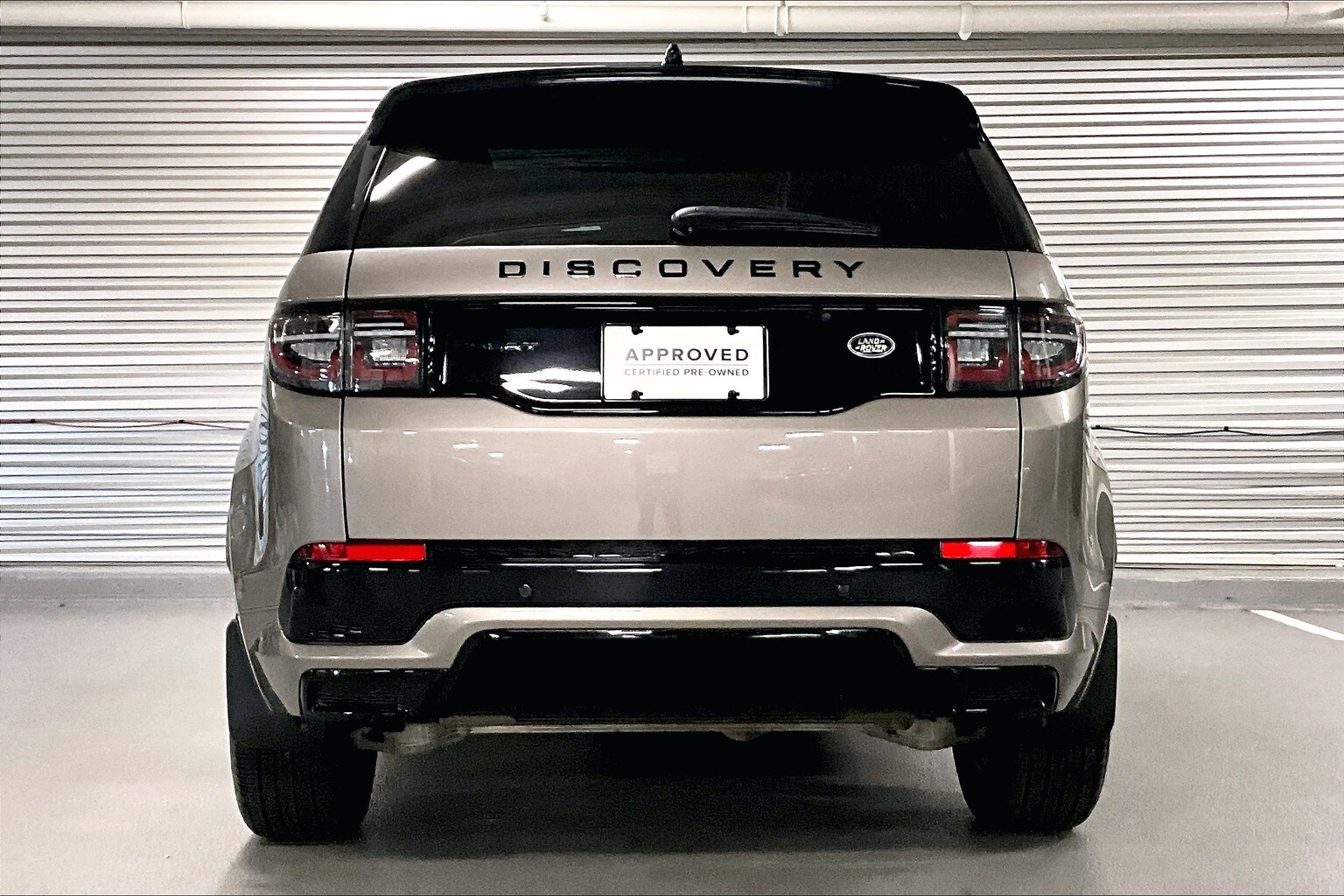 2022 Land Rover Discovery Sport SE R-Dynamic photo 3