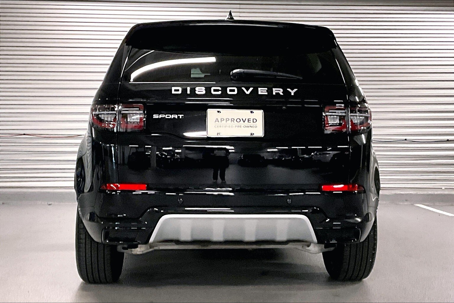 2025 Land Rover Discovery Sport S photo 3