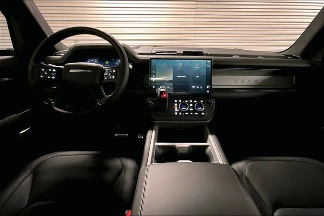2026 Land Rover Defender V8 - Photo 6