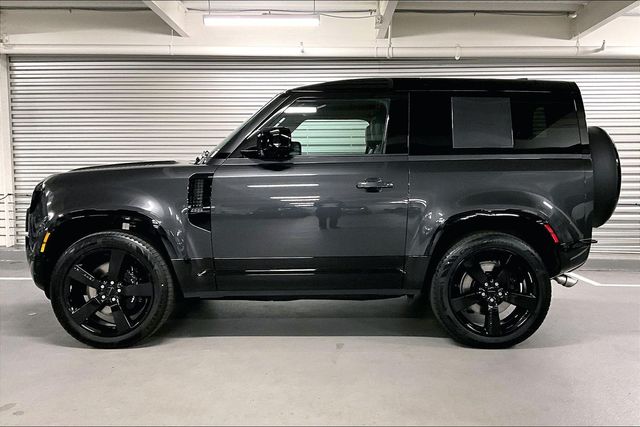 2026 Land Rover Defender V8 - Photo 3