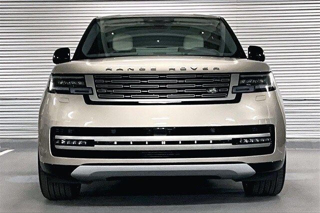 2025 Land Rover Range Rover SE photo 2