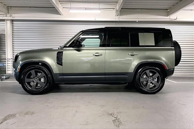 2025 Land Rover Defender 110 S photo 3