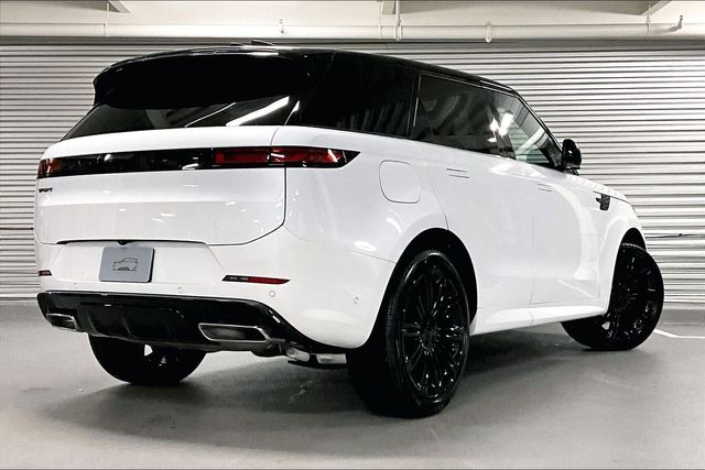 2026 Land Rover Range Rover Sport SE photo 4