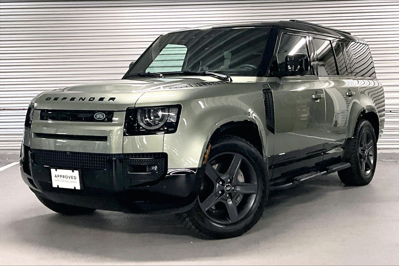 2025 Land Rover Defender 130 X-Dynamic SE P400's photo