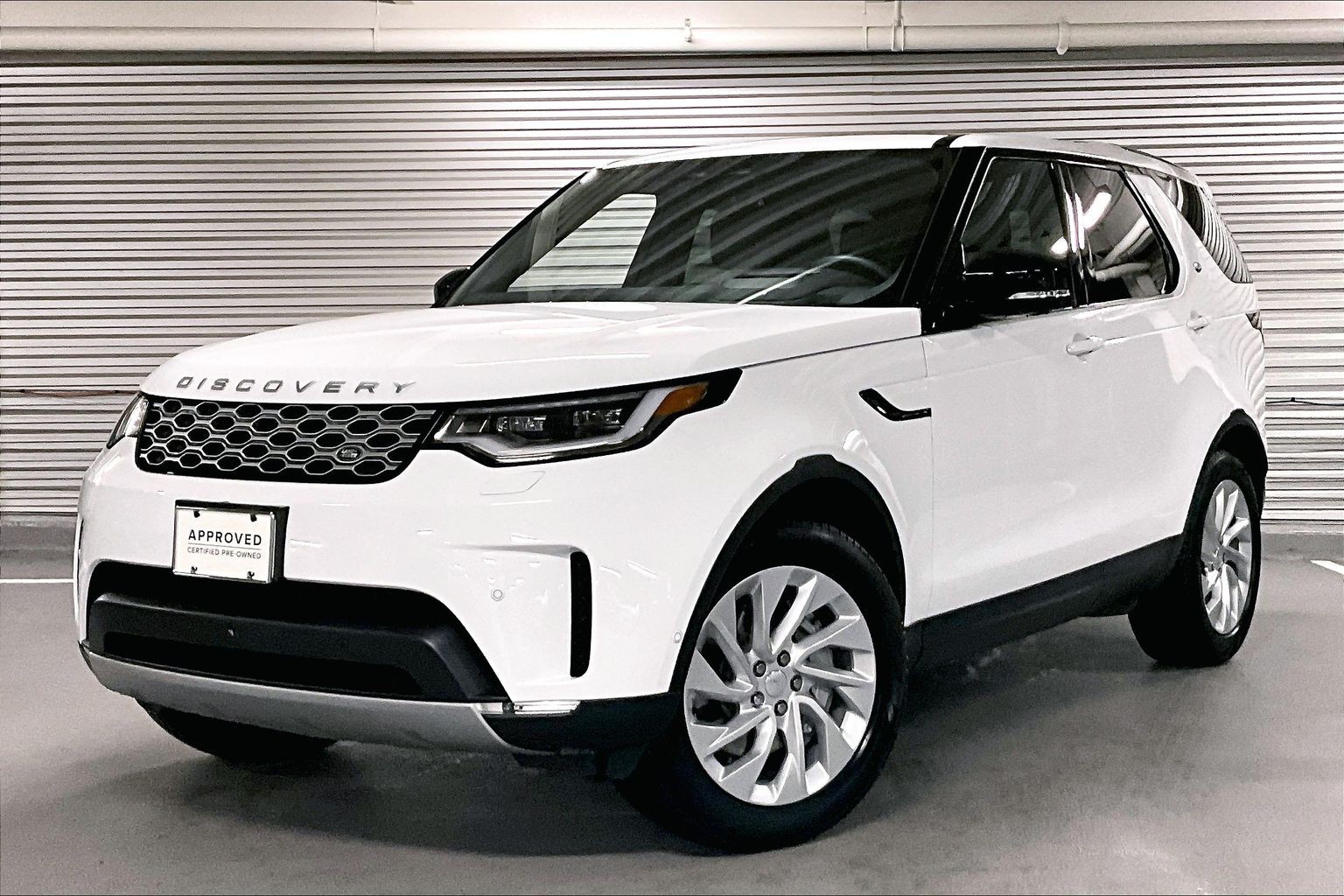 2025 Land Rover Discovery S's photo