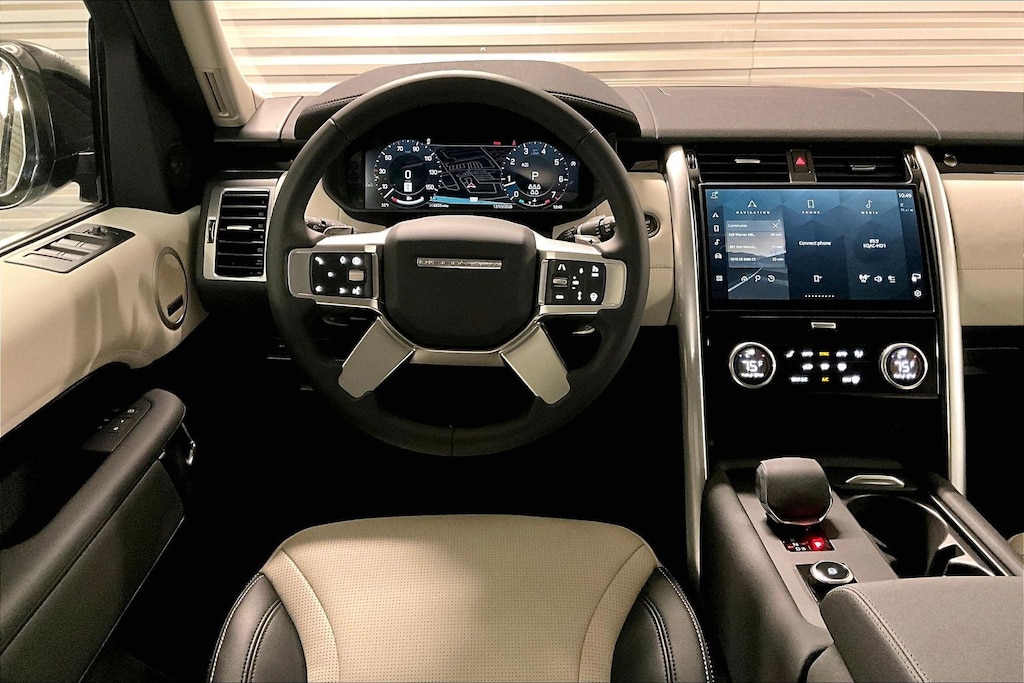 2025 Land Rover Discovery S photo 4