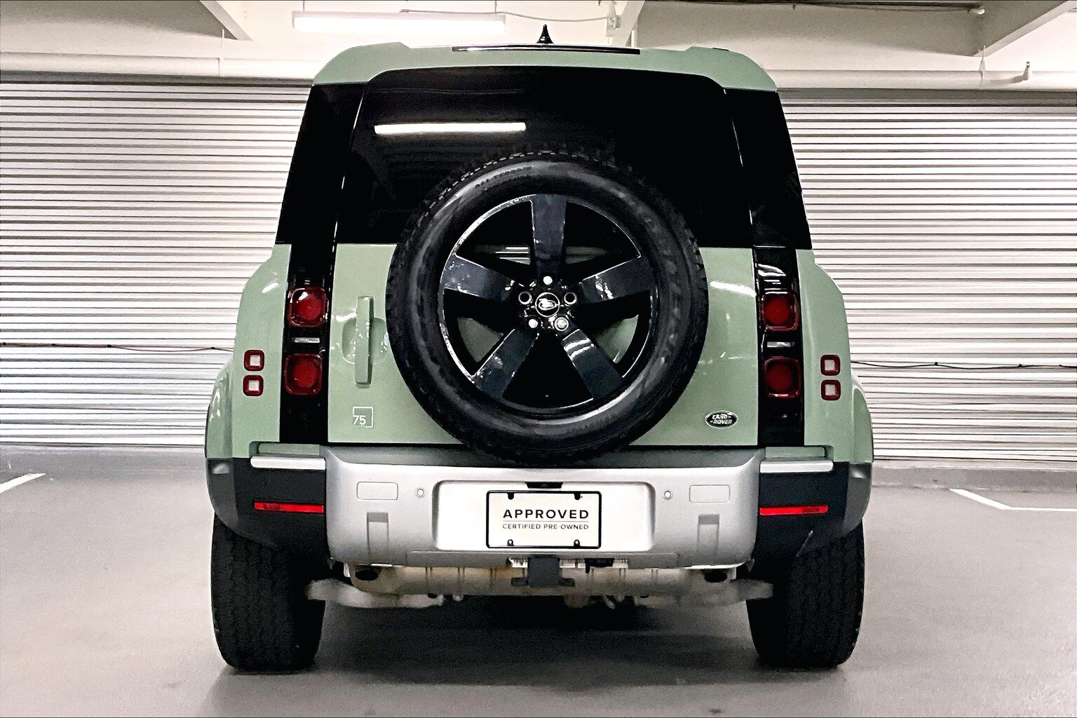 2023 Land Rover Defender 110 photo 3