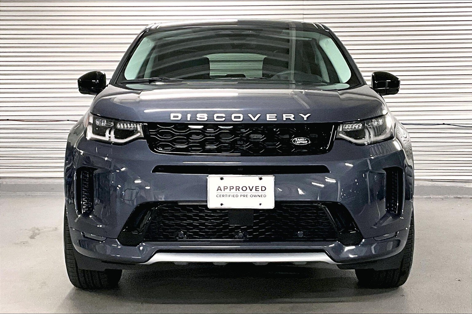 2025 Land Rover Discovery Sport S photo 2