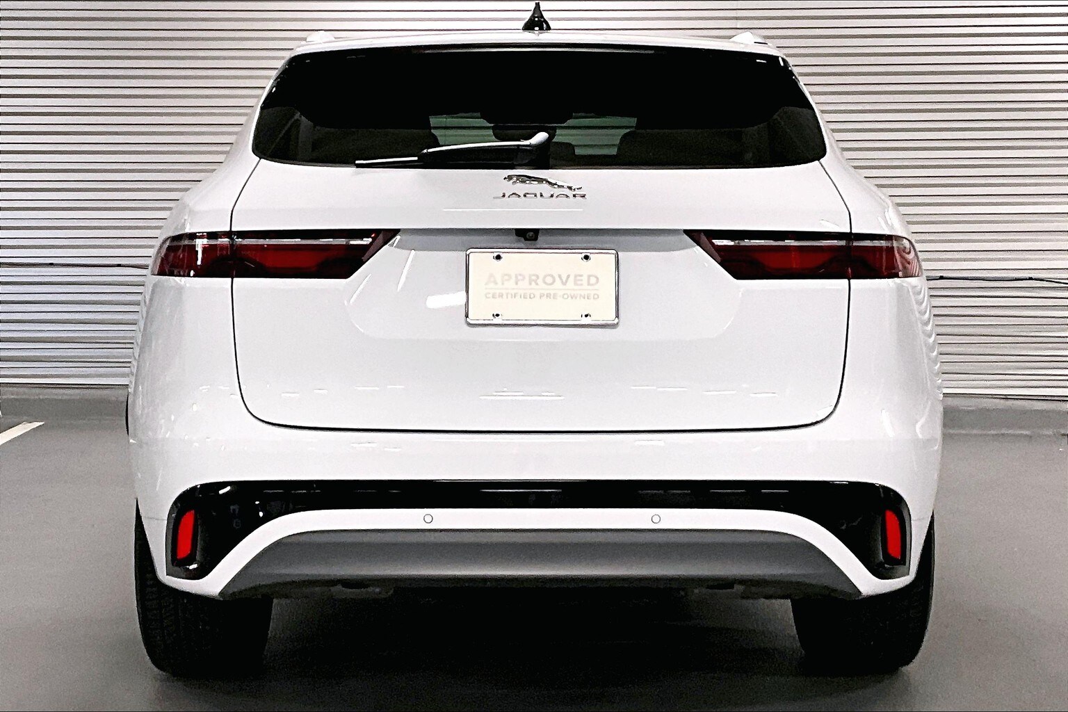 2025 Jaguar F-PACE P250 R-Dynamic S photo 3