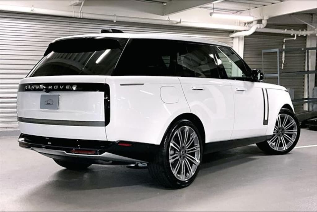 New 2025 Land Rover Range Rover SE SUV