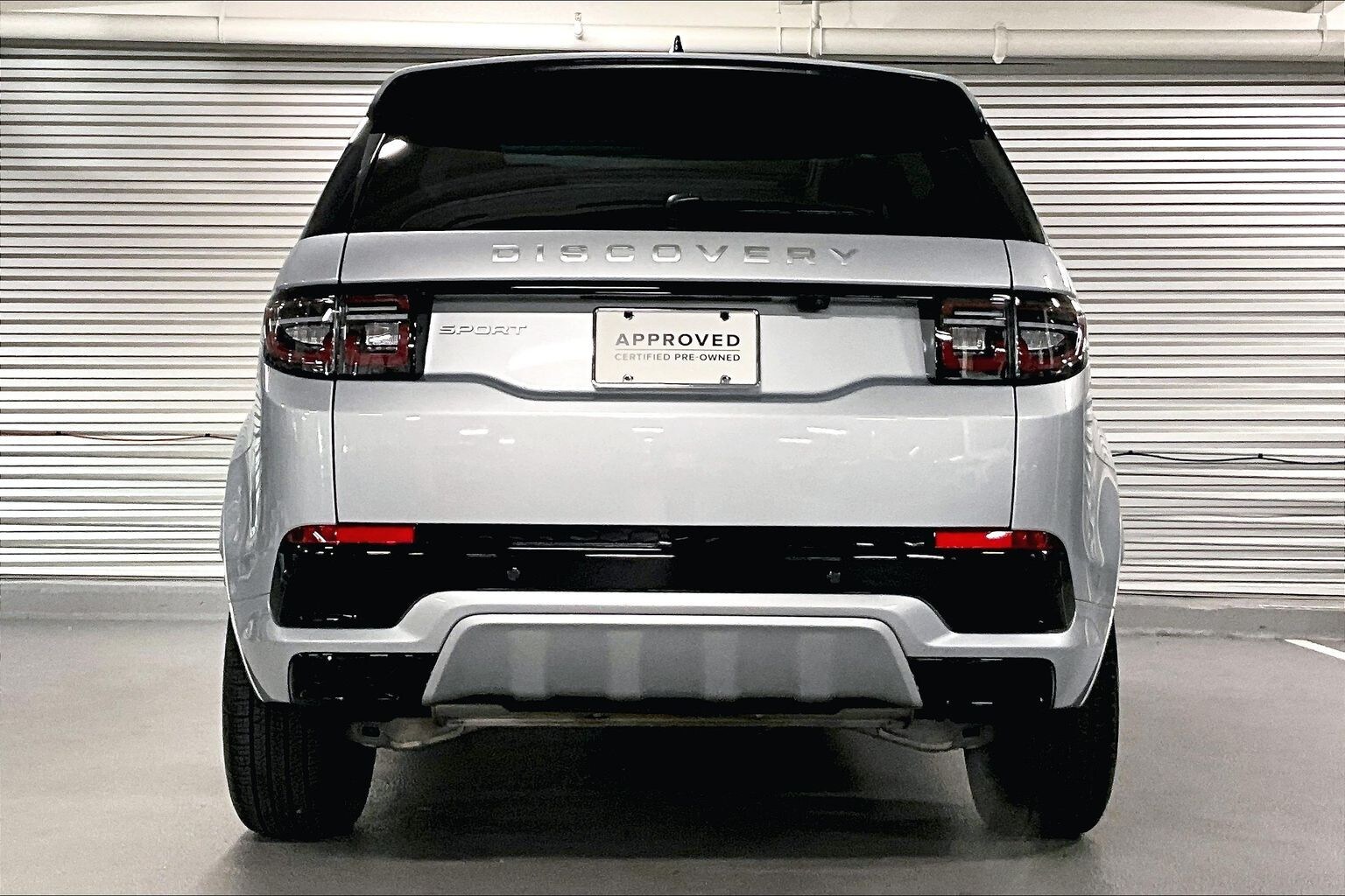 2025 Land Rover Discovery Sport S photo 3