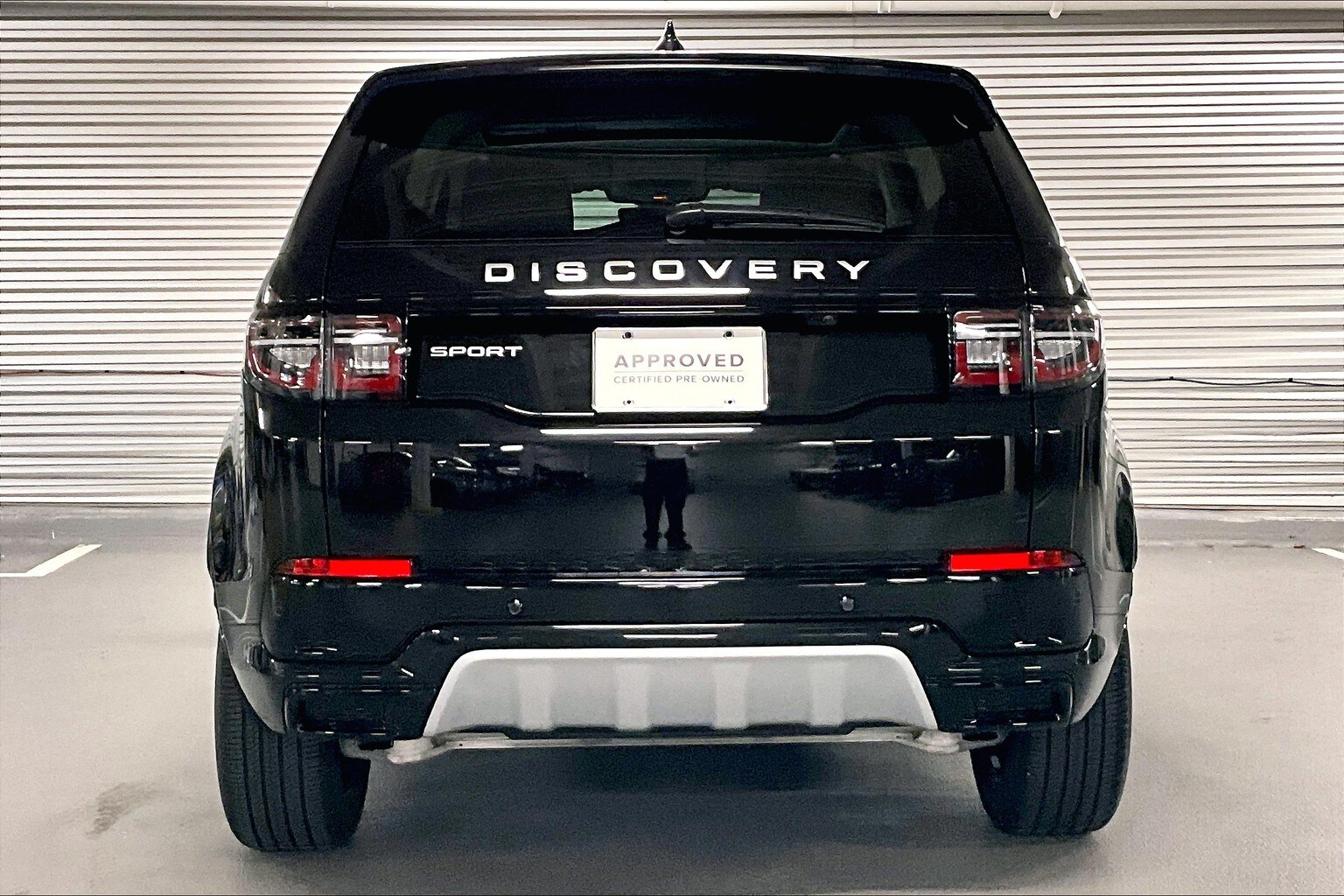2025 Land Rover Discovery Sport S photo 3