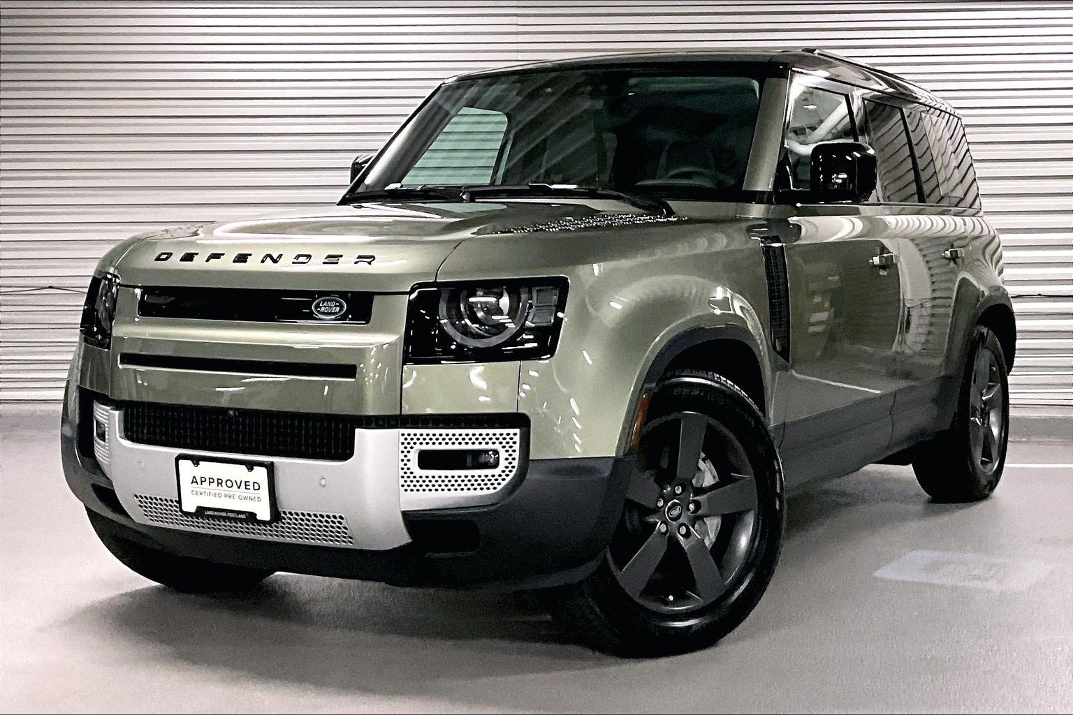 2025 Land Rover Defender 110 S P400's photo