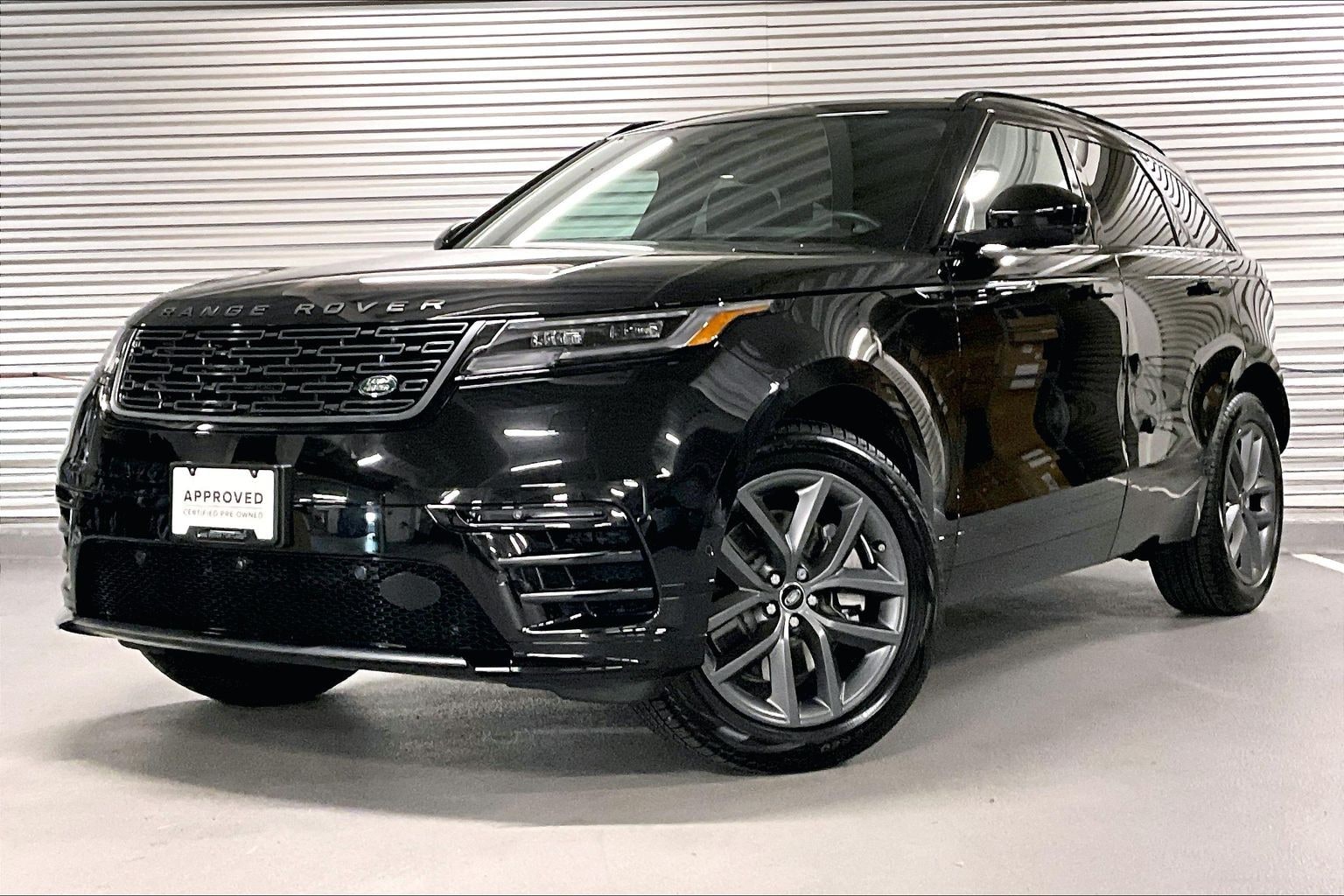 2026 Land Rover Range Rover Velar P250 Dynamic SE's photo