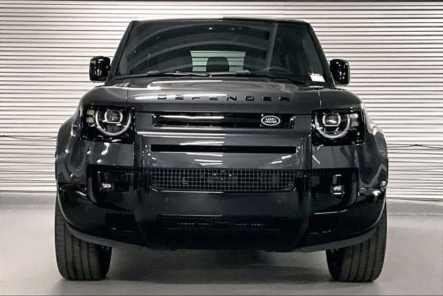 2026 Land Rover Defender V8 - Photo 2