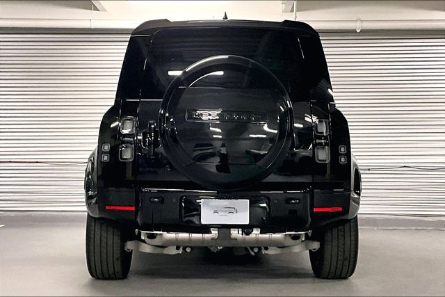 2026 Land Rover Defender 110 X-Dynamic SE photo 3