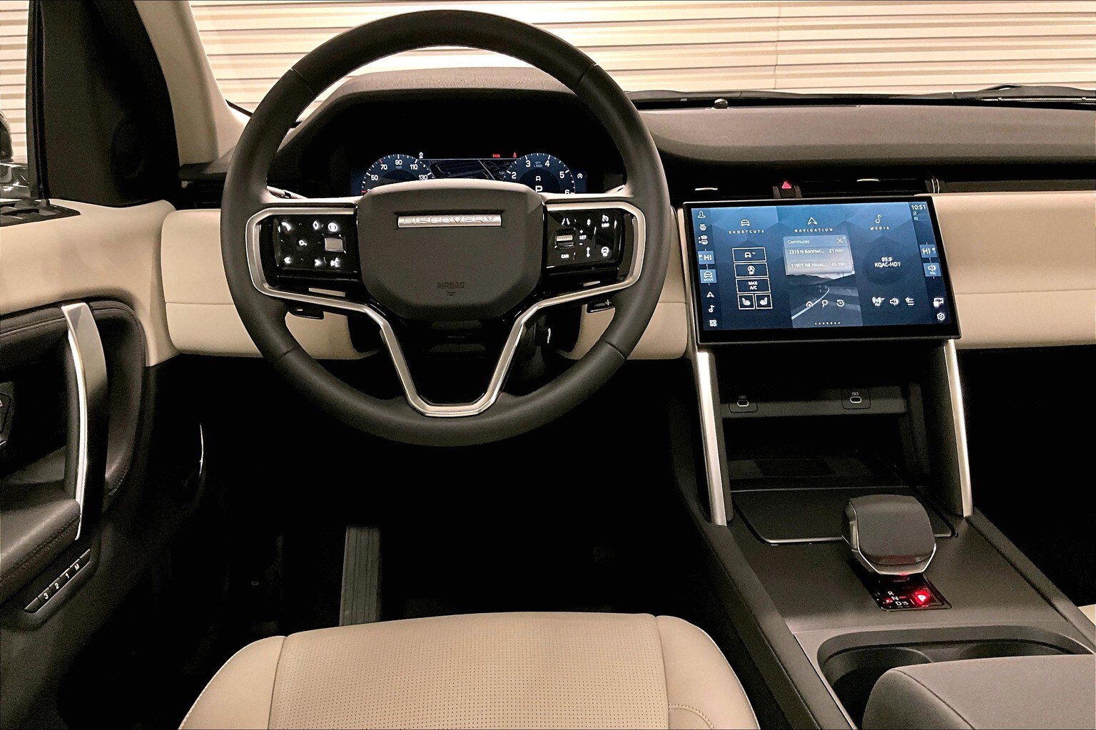 2025 Land Rover Discovery Sport S photo 4