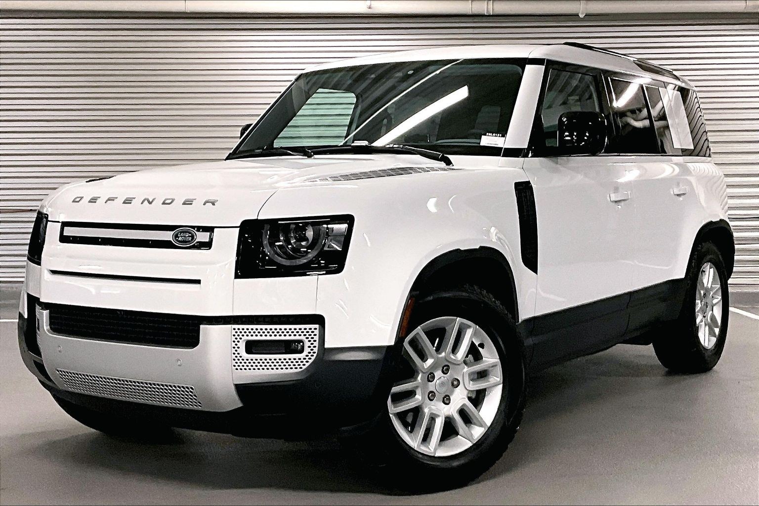2025 Land Rover Defender S's photo
