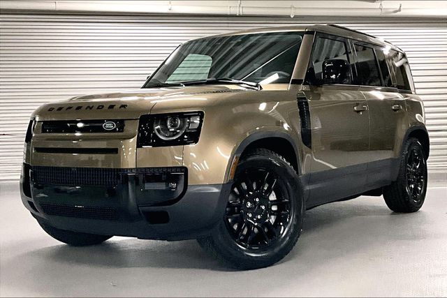 2026 Land Rover Defender S's photo