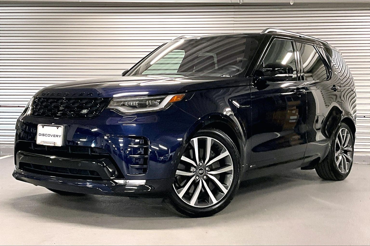 2022 Land Rover Discovery S R Dynamic's photo