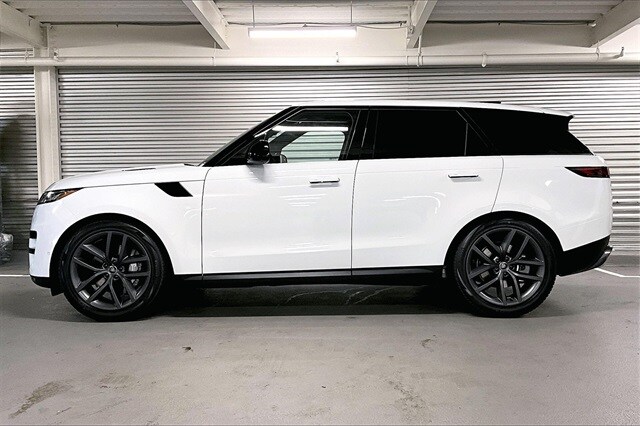 2025 Land Rover Range Rover Sport SE photo 2