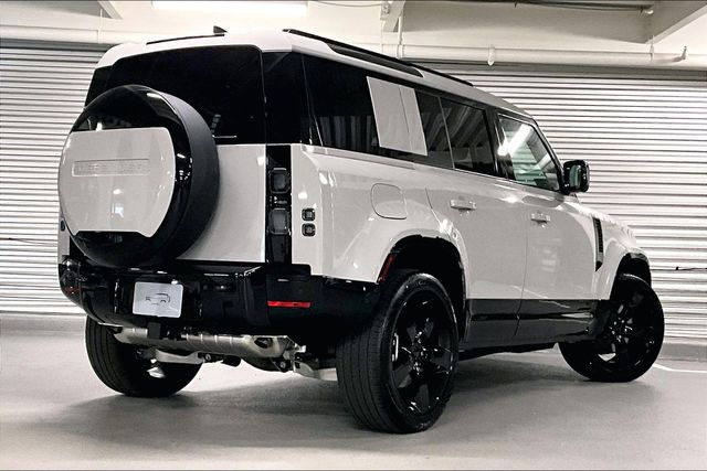 2026 Land Rover Defender 110 X-Dynamic SE photo 4